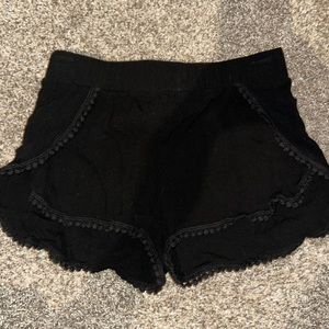 Black light weight short pull on with tassel details